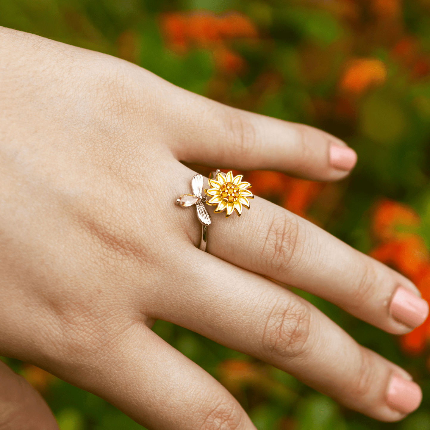 Flower Spinning Bee Ring