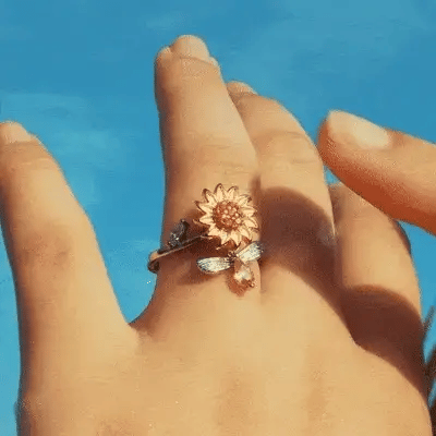 Flower Spinning Bee Ring