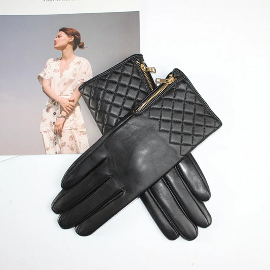 Bestickti Schaffell Handschueh